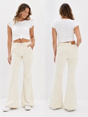 American Eagle High-Waisted Corduroy Super Flare Pant Size 8 Cream